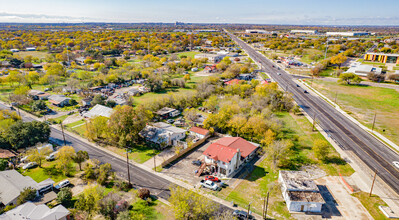 563 SW 39th St in San Antonio, TX - Foto de edificio - Building Photo