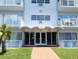 16801 NE 14th Ave in Miami, FL - Building Photo