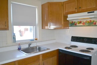 3736 Pawtucket Ave in East Providence, RI - Foto de edificio - Building Photo