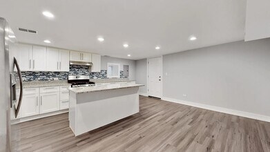3744 S Parnell Ave, Unit 1 in Chicago, IL - Foto de edificio - Building Photo