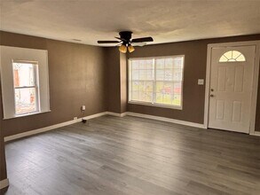 1106 Elm St in Deer Park, TX - Building Photo - Building Photo