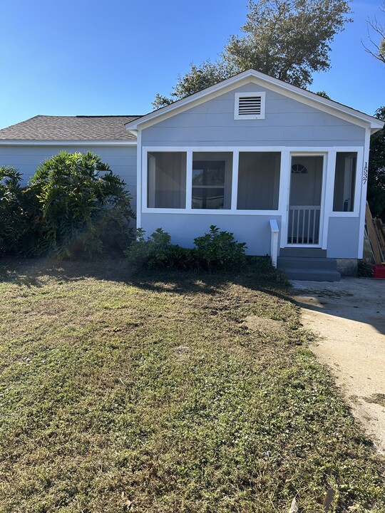 1537 Oak Ave in Panama City, FL - Building Photo