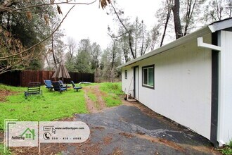 17875 Walker Mine Rd in Redding, CA - Building Photo - Building Photo