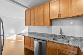 6110 N Winthrop Ave in Chicago, IL - Building Photo - Building Photo