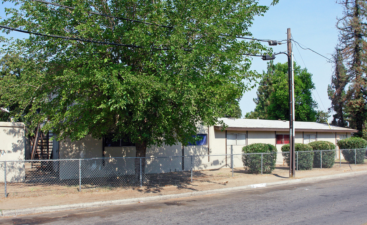 3652 E Clay Ave in Fresno, CA - Building Photo