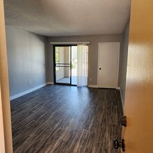 Gresham Apartments in Northridge, CA - Building Photo - Building Photo