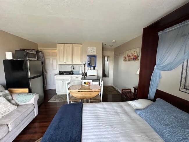 property at 500 Winnacunnet Rd