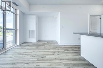 450 Dundas St E in Waterdown, ON - Building Photo - Building Photo