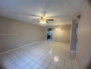 10172 Twin Lakes Dr in Coral Springs, FL - Building Photo - Building Photo