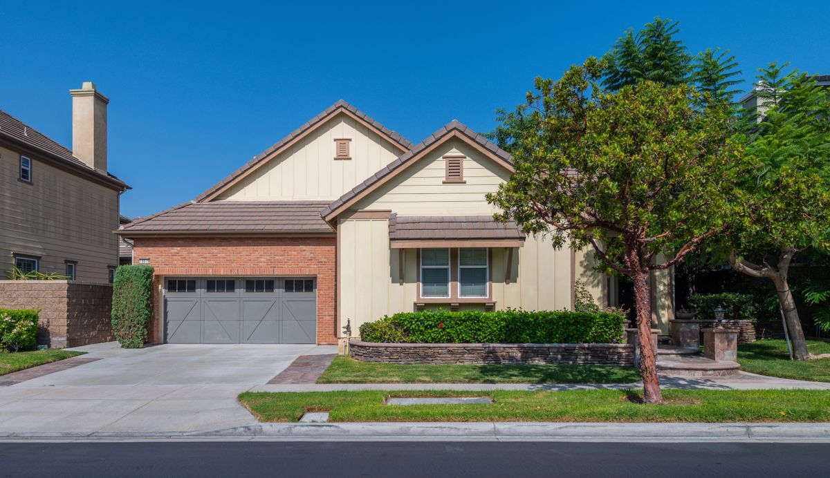 15519 Sonora St in Tustin, CA - Foto de edificio
