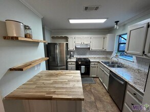 929 Ridgepoint Ct in Baton Rouge, LA - Foto de edificio - Building Photo