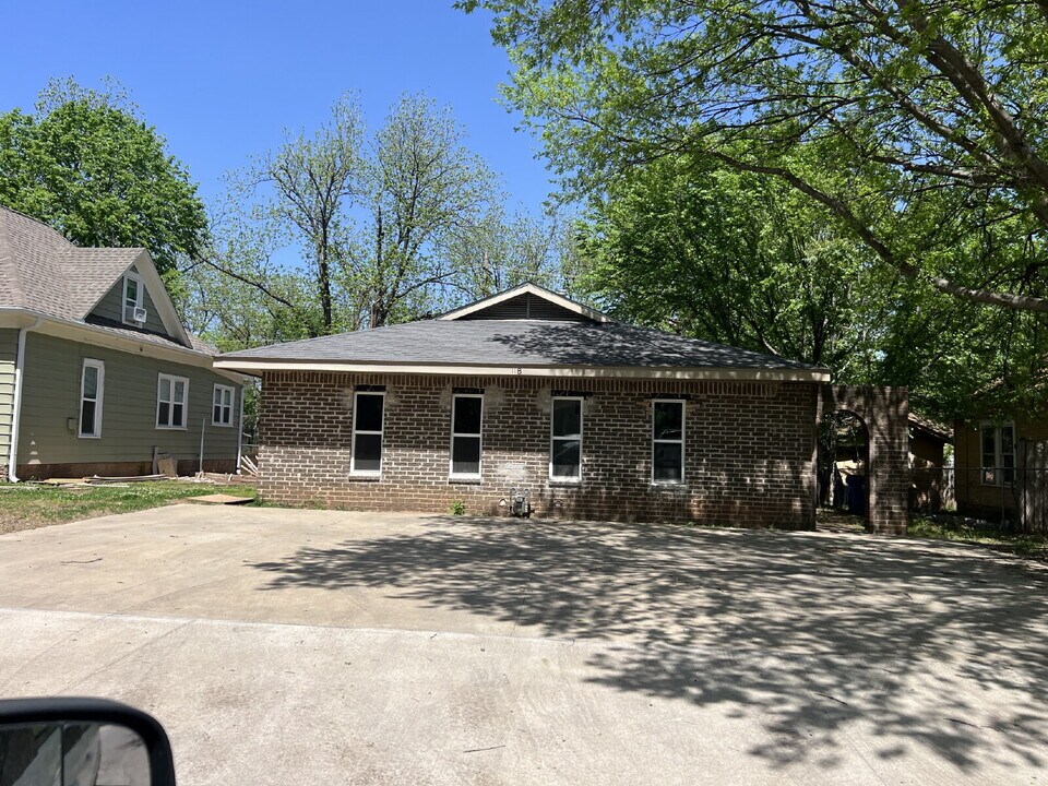118 W Elm Ave in Stillwater, OK - Building Photo