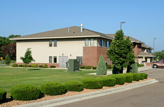 Mounts View Gables in Mounds View, MN - Building Photo - Building Photo