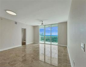 15738 Royal Oaks Ln in North Miami, FL - Building Photo