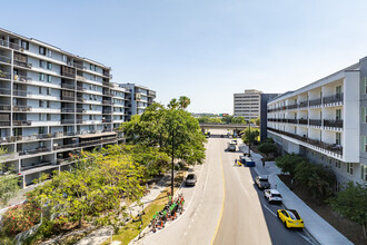 One Laurel Place Condominiums in Tampa, FL - Building Photo - Building Photo