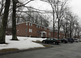 Upton St Apartments LLC in Grafton, MA - Foto de edificio - Building Photo