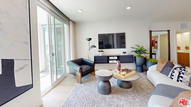 13900 Panay Way in Marina Del Rey, CA - Building Photo - Building Photo