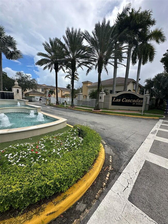 5486 NW 112th Path in Doral, FL - Building Photo - Building Photo