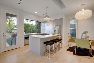 1114 Mariposa Dr in Austin, TX - Building Photo - Building Photo