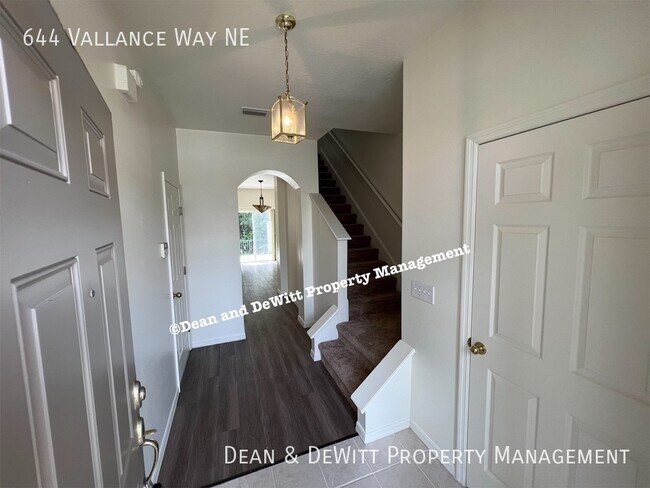 644 Vallance Way NE in St. Petersburg, FL - Building Photo - Building Photo
