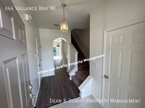 644 Vallance Way NE in St. Petersburg, FL - Building Photo - Building Photo
