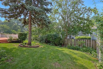 1356 Larchmont Dr in Buffalo Grove, IL - Building Photo - Building Photo