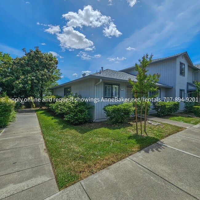 113 Elbridge Ave in Cloverdale, CA - Building Photo - Building Photo
