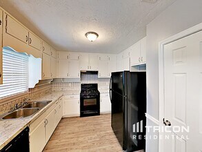 110 W Forest Dr in Covington, GA - Building Photo - Building Photo