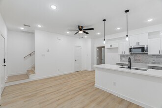 7126 Bywood St in Houston, TX - Building Photo - Building Photo