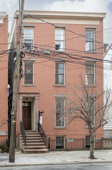 229 Montgomery St in Jersey City, NJ - Building Photo