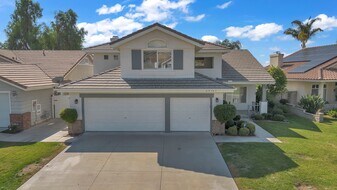 29767 Southwood Ln in Highland, CA - Building Photo