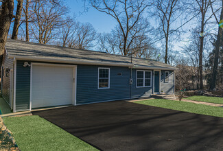 123 Jefferson Trl in Hopatcong, NJ - Building Photo - Building Photo