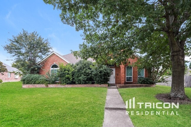 property at 823 Fox Glen Cir