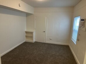 Y Street, Unit Apt 2 in Sacramento, CA - Building Photo - Building Photo