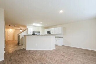 335 Remington Creek Dr in Houston, TX - Building Photo - Building Photo