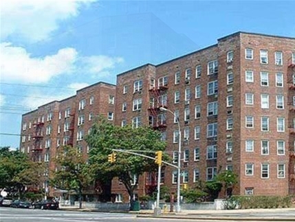 22410 Jamaica Ave in Queens Village, NY - Building Photo