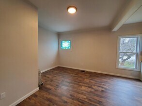 17 Canaan St in Canaan, NH - Foto de edificio - Building Photo