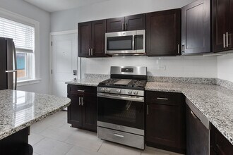 1114 W Glenlake Ave in Chicago, IL - Building Photo - Building Photo
