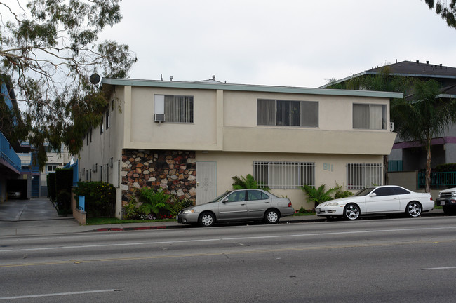 811 Centinela Ave in Inglewood, CA - Foto de edificio - Building Photo