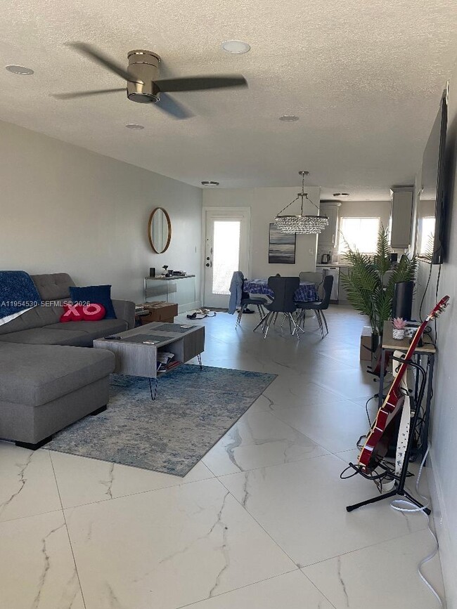 100 Waterway Dr S in Lantana, FL - Building Photo - Building Photo