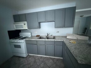 328 Heath St in Rockford, IL - Foto de edificio - Building Photo