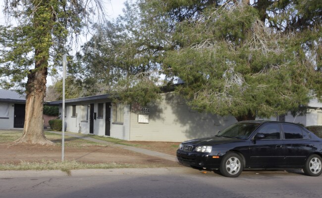 6042-6044 N 21st Ave in Phoenix, AZ - Foto de edificio - Building Photo