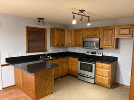 225 Laurel Oak Ln in Pickens, SC - Building Photo