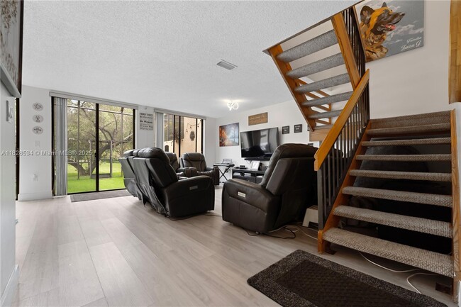 10103 Costa Del Sol Blvd in Doral, FL - Building Photo - Building Photo
