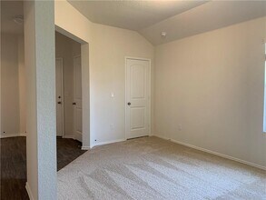 15109 Custis Ln in Austin, TX - Foto de edificio - Building Photo