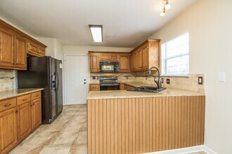 2813 Louise Russell Dr in Nashville, TN - Foto de edificio - Building Photo