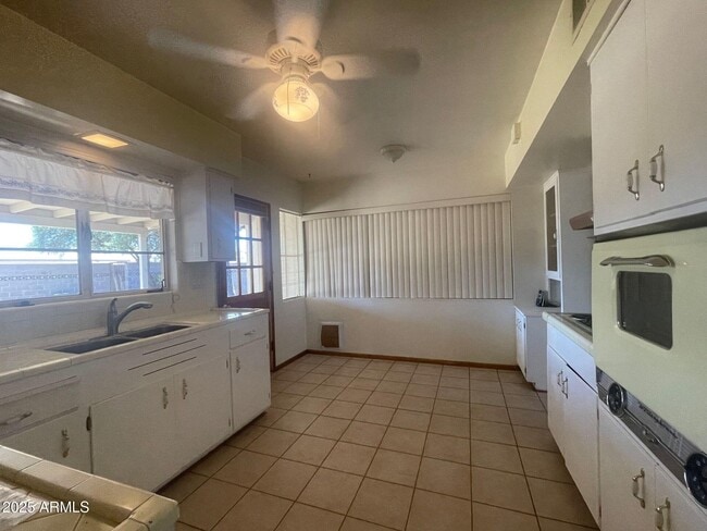 8235 E Virginia Ave in Scottsdale, AZ - Building Photo - Building Photo