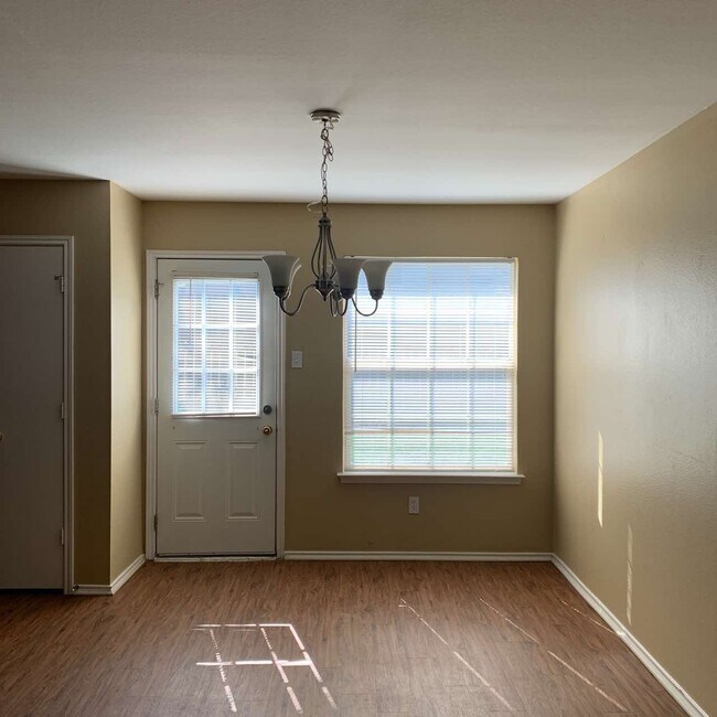 1434 Mission Hills Ln in Dallas, TX - Building Photo - Building Photo