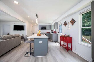 2225 Sargent Pl SE in Atlanta, GA - Building Photo - Building Photo