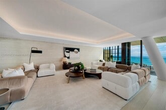 8955 Collins Ave, Unit 702 in Surfside, FL - Foto de edificio - Building Photo